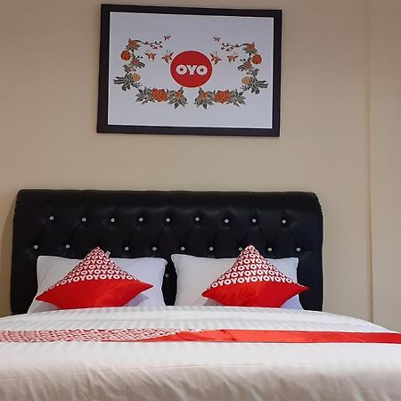 Oyo 1053 Angelyn Home Stay Medan Exteriér fotografie