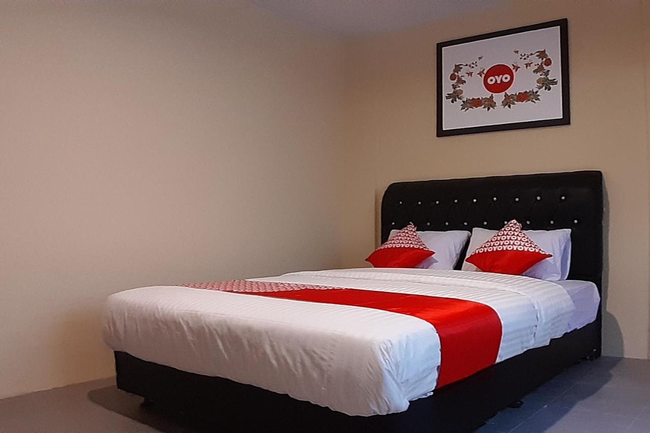 Oyo 1053 Angelyn Home Stay Medan Exteriér fotografie