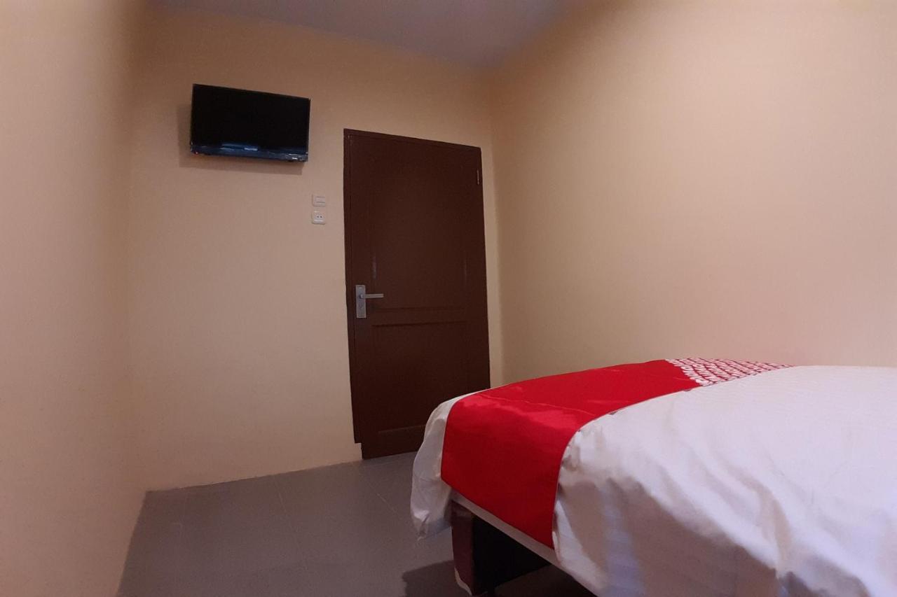 Oyo 1053 Angelyn Home Stay Medan Exteriér fotografie