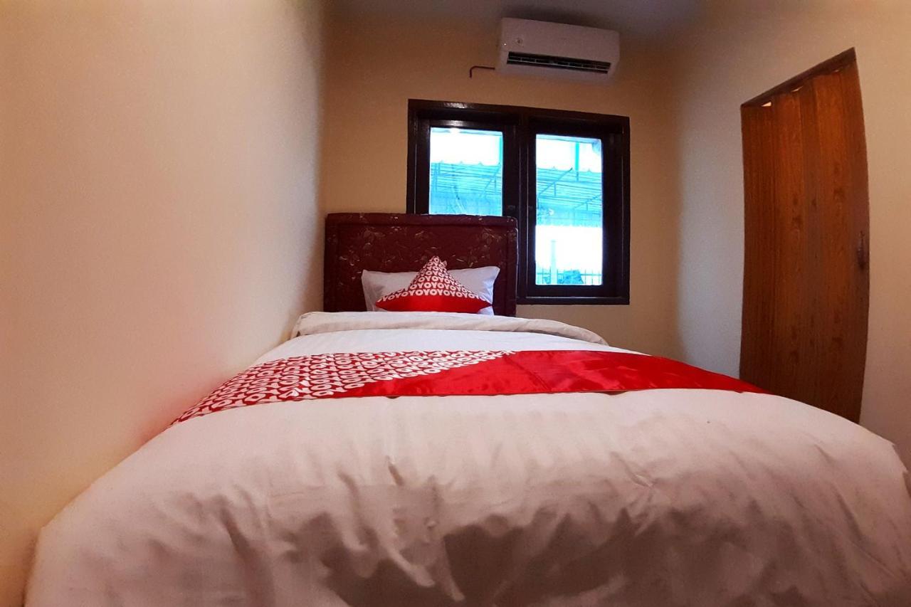 Oyo 1053 Angelyn Home Stay Medan Exteriér fotografie
