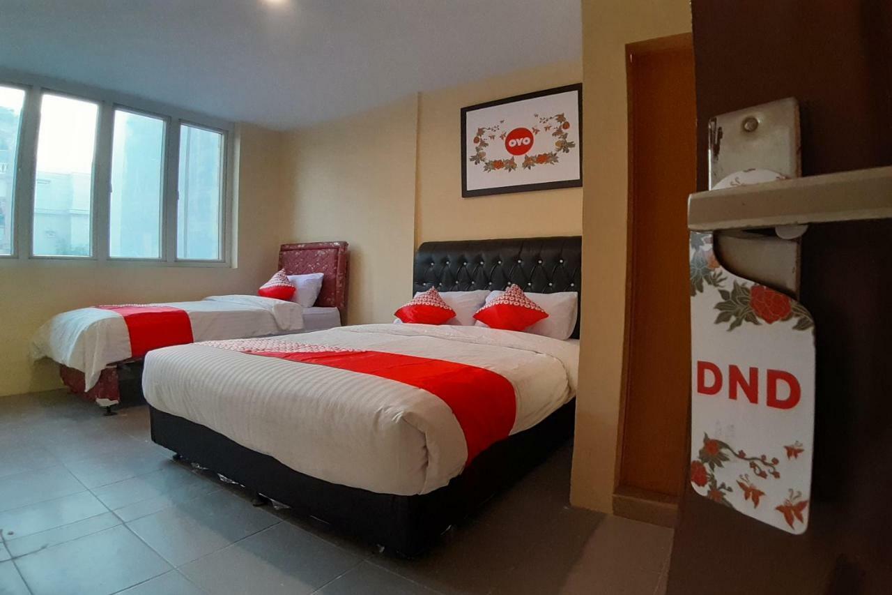 Oyo 1053 Angelyn Home Stay Medan Exteriér fotografie