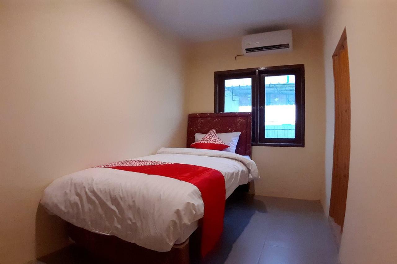 Oyo 1053 Angelyn Home Stay Medan Exteriér fotografie