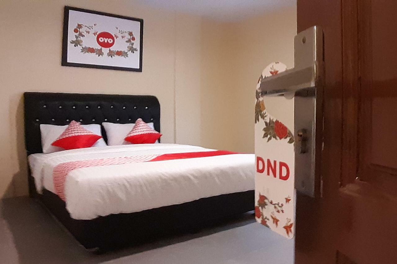 Oyo 1053 Angelyn Home Stay Medan Exteriér fotografie