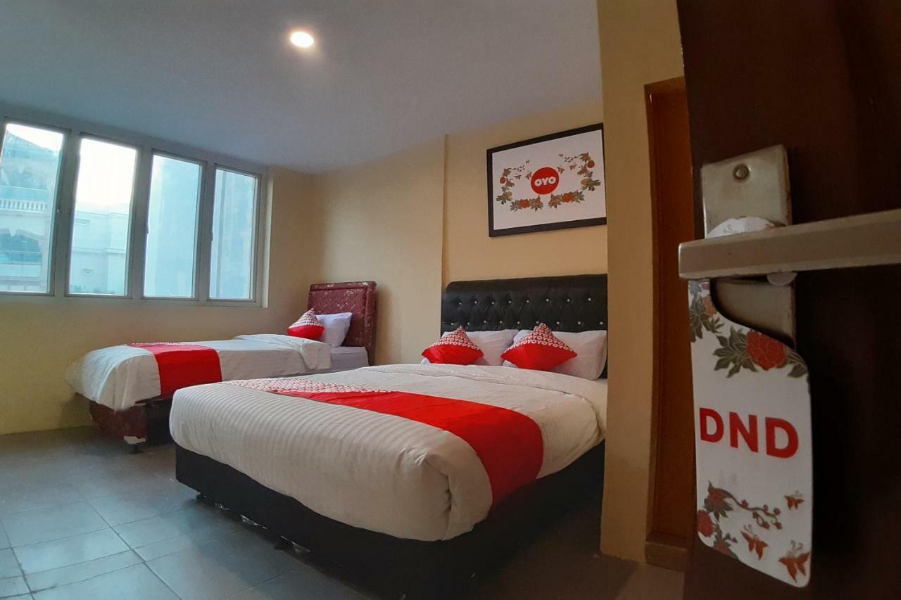 Oyo 1053 Angelyn Home Stay Medan Exteriér fotografie